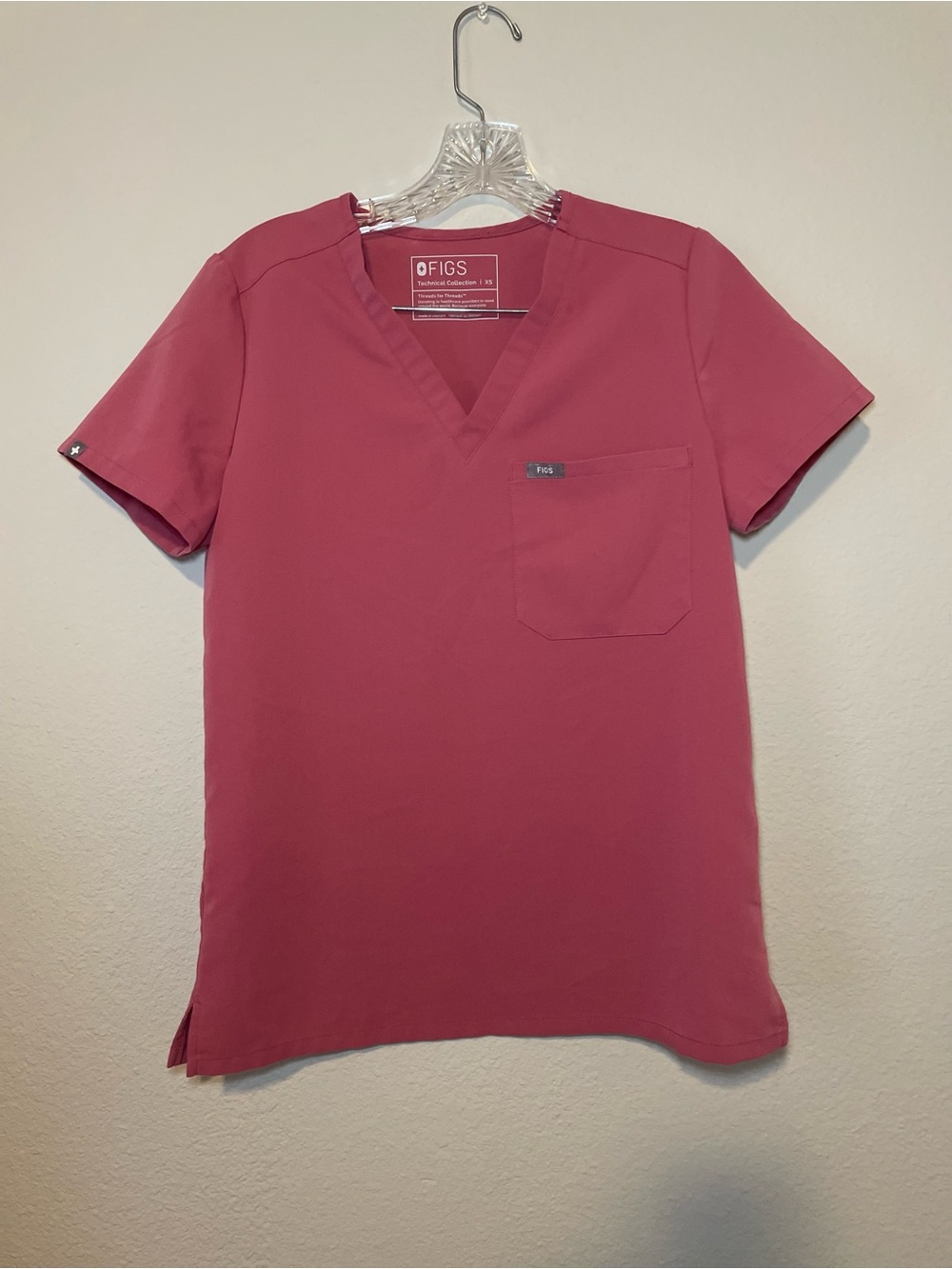 FIGS Catarina Scrub Top Quartz Pink LTD Edition Breast Cancer Awareness Size XS